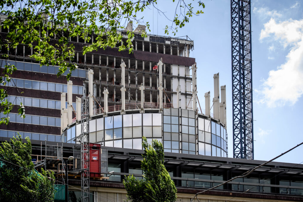 Satelliet REBORN Real Estate