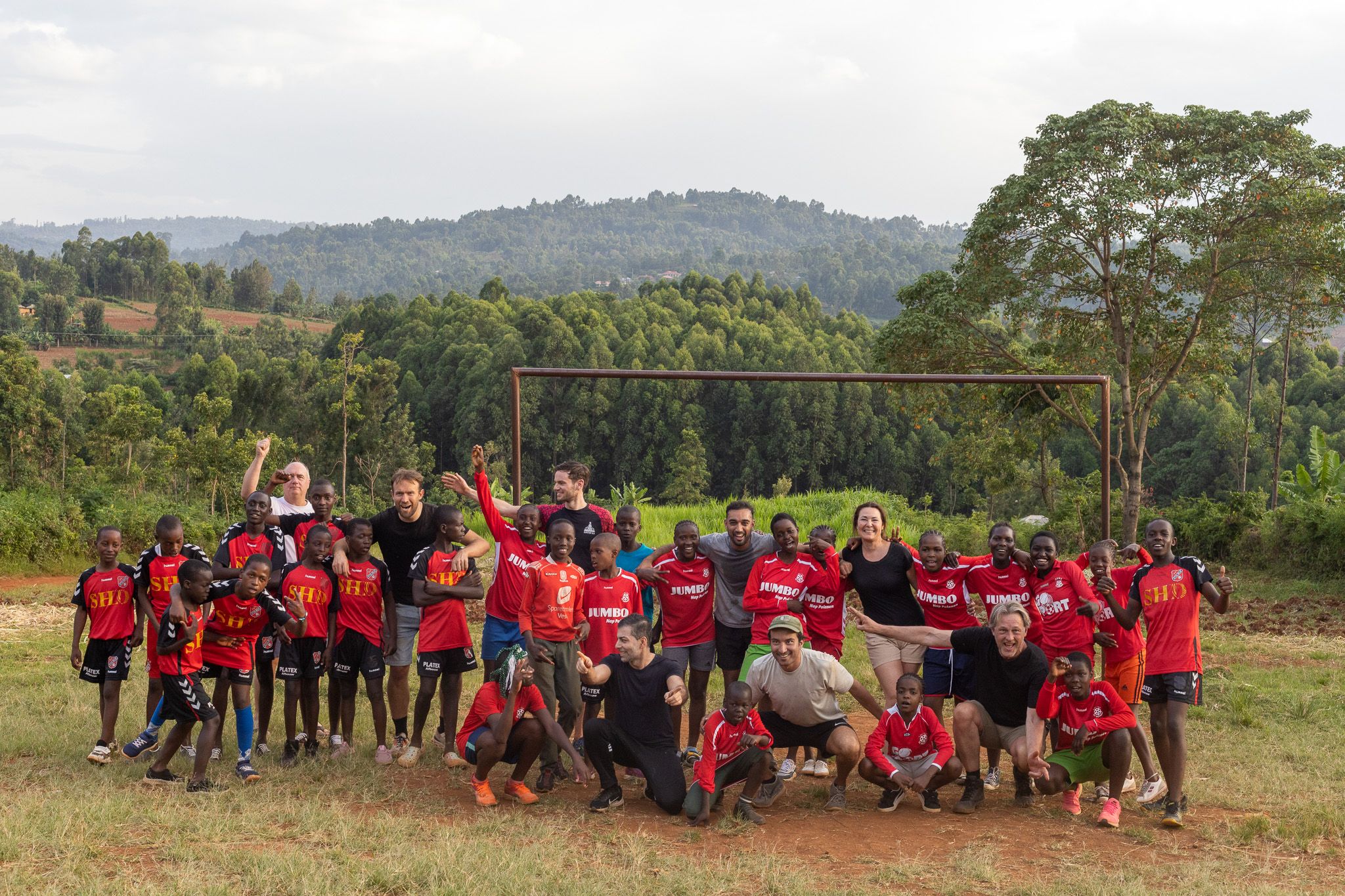 Renovatie en voetballen bij Blessed Generation REBORN Real Estate